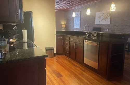 Neosho Apartment | Exceptional Apartment on the Square with Family-Friendly Amenities