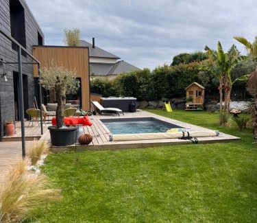 Saint-Arnoult Villa | Contemporary architect's house, pool, jacuzzi