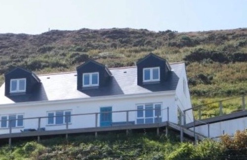 Porthtowan House | Oceanfront Beach House: 9.6/10 Rated with Sea Views