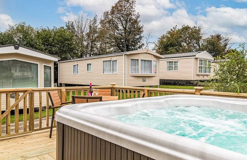 Narberth House | Modern Caravan Retreat with Pool, Spa & Family Amenities