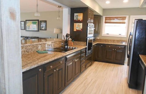 Hot Springs Village House | Modern Castle Retreat on Lake DeSoto with Family Amenities