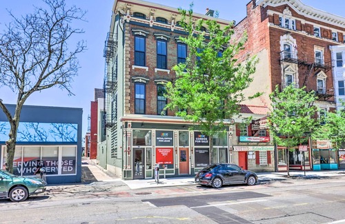 Central Business District Apartment | Modern Cincinnati Condo with Pet-Friendly Amenities