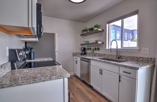 Grand Junction House | Modern 2 BR Townhome with Private Patio & Pet-Friendly Perks