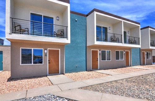 Grand Junction House | Modern 2 BR Townhome with Private Patio & Pet-Friendly Perks