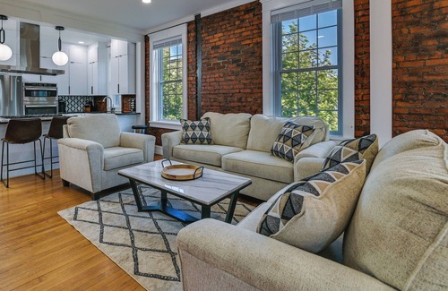 Cohoes Apartment | Modern Cohoes Retreat with Electric Fireplace & Spa Amenities
