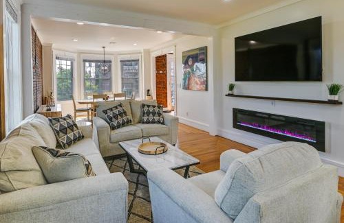 Cohoes Apartment | Modern Cohoes Retreat with Electric Fireplace & Family Friendly