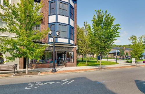 Cohoes Apartment | Modern Cohoes Retreat with Electric Fireplace & Family Friendly