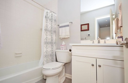 Norwalk Condo | Contemporary Condo close to town, metro north and beach