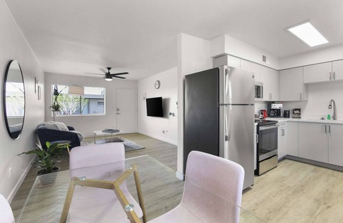 Camelback East Condo | Modern Condo Retreat in Central Biltmore - Rated 10/10