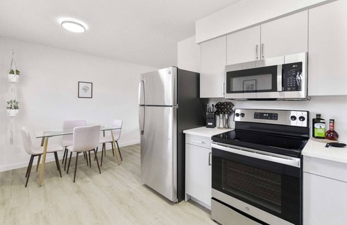 Camelback East Condo | Modern Condo Retreat in Central Biltmore - Rated 10/10