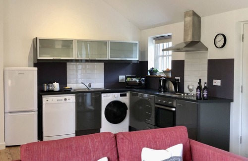 Penryn Cottage | Cozy Cottage for Two with Ocean Views near Falmouth