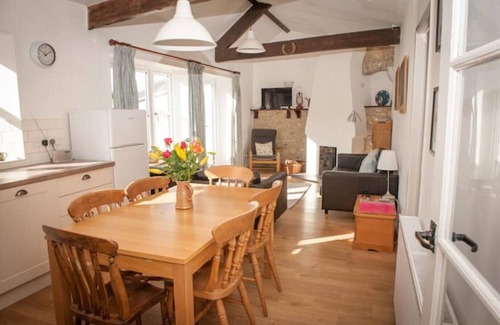 Musbury Cottage | Modern Cottage Retreat in Picturesque Devon Village