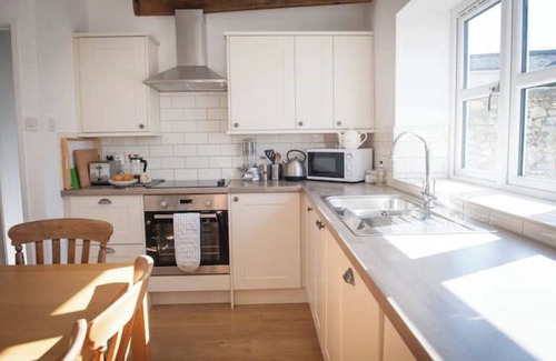 Musbury Cottage | Modern Cottage Retreat in Picturesque Devon Village