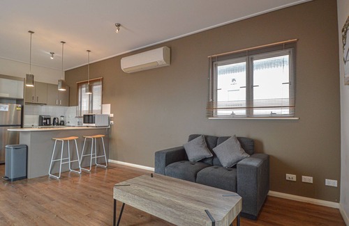Port Hedland Apartment | Contemporary Crib Generous 1x1