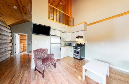 Lac Le Jeune Cabin | Pet-Friendly Log Cabin with Private Deck and Full Kitchen