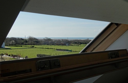 Plovan Apartment | Coastal Duplex Apartment with Oceanfront Pool & Top Rating