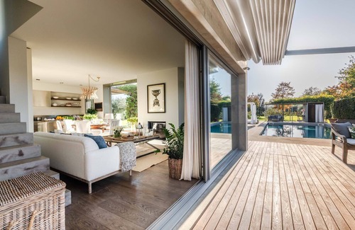 Castelfranco di Sotto Villa | Contemporary Farmhouse with Pool in Villa Campanile
