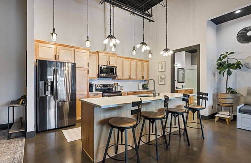 Spearfish Apartment | Inviting Family-Friendly Downtown Loft with Pool & Breakfast