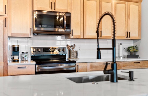 Spearfish Apartment | Inviting Family-Friendly Downtown Loft with Pool & Breakfast