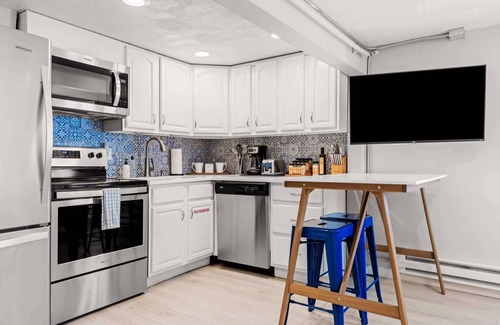 West Colfax Apartment | Stylish Studio Apartment in Sloan’s Lake with Breakfast