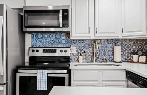 West Colfax Apartment | Stylish Studio Apartment in Sloan’s Lake with Breakfast