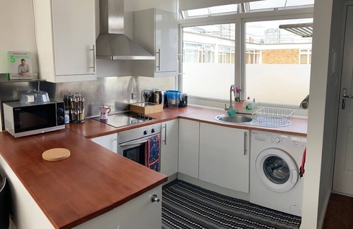 Sands End Apartment | Modern Flat in Vibrant London SW6 - Book Your Stay Today