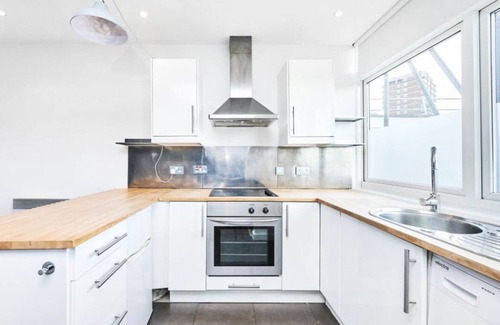 Sands End Apartment | Modern Flat in Vibrant London SW6 - Book Your Stay Today