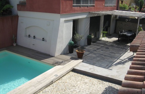 Pont-Saint-Esprit House | Modern Retreat with Pool in the Heart of Provence