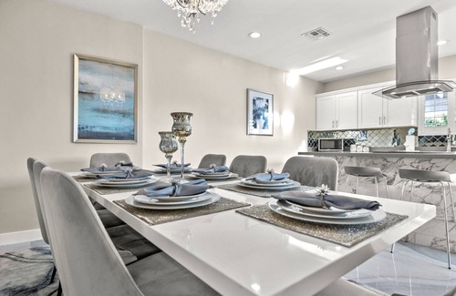 South Scottsdale House | Glamorous Resort-Style Home in Old Town Scottsdale