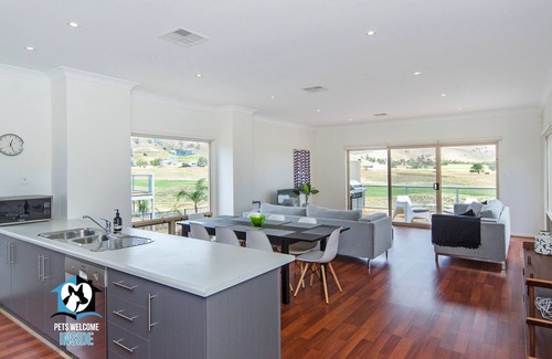 Normanville House | Golf Course Frontage 3BR with Family-Friendly Amenities