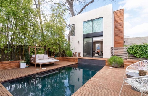 Holly House | Modern Downtown Austin Retreat with Full Kitchen Access