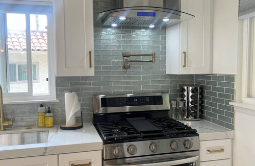 Pierpont Bay Apartment | Guest Rated 10/10: Modern Home in Ventura Keys with Pool