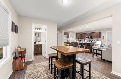 Fort Wayne House | Modern Retreat Close to Downtown FW with Family Amenities