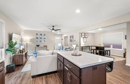 Fort Wayne House | Modern Retreat Close to Downtown FW with Family Amenities