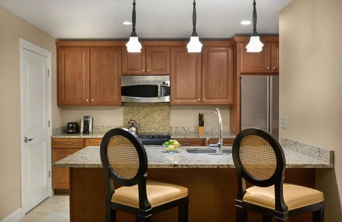 Central West End Apartment | Modern Hotel in Central West End - Pet-Friendly & Pool Access