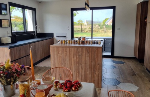 Le Conquet Villa | Modern Beach House Steps from Blancs Sablons - Family Pet Friendly