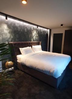 Kilsallaghan Cabin | Modern Dublin Suite with Hot Tub & Breakfast Included