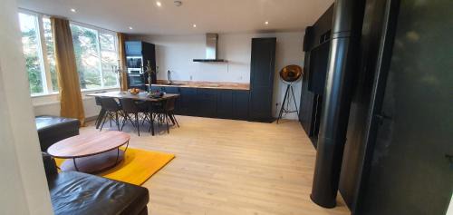 Kilsallaghan Cabin | Modern Dublin Suite with Hot Tub & Breakfast Included
