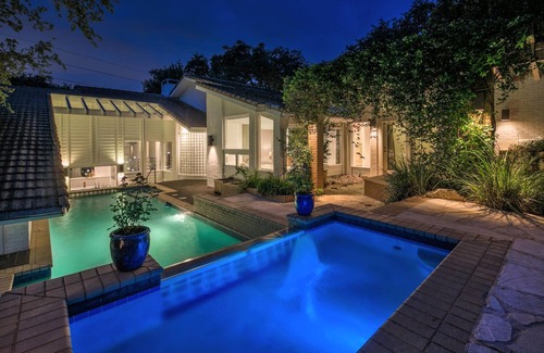 West Rim House | Modern Lake Austin Retreat with Pool and Spa Amenities