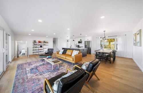 Willoughby House | Scenic Lakefront Home with Pet-Friendly Amenities