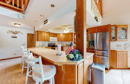 Branson Cabin | Modern Lakefront Cabin with Pool, Spa & Deck Access