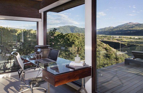 Woody Creek House | Modern McLain Flats Estate with Spa and Family Amenities