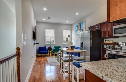 Hoffman Triangle Apartment | Urban Retreat in the Heart of the City - Child Friendly!