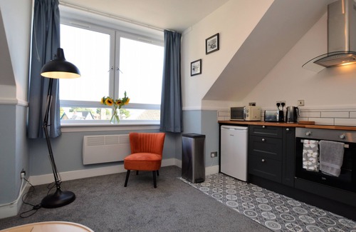 Kilmun Apartment | Modern One-Bedroom Apartment in Town - Rated 10/10!