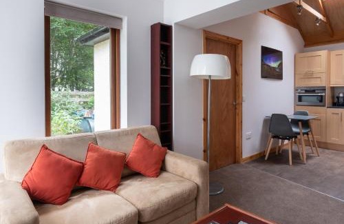 Glenmorangie Apartment | Modern One Bedroom Apartment Near Amenities - 4 Star Hotel