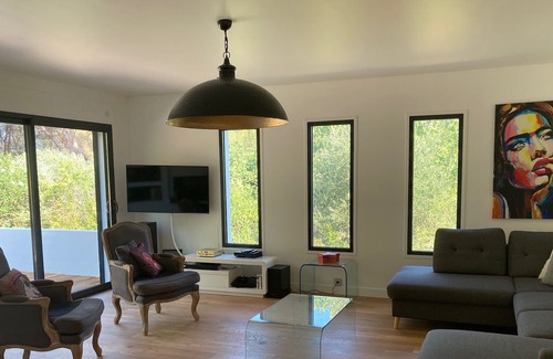 Ventabren Villa | Modern Provencal Villa with Pool near Aix en Provence