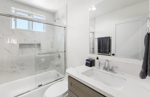 Wilshire House | Contemporary Retreat Hollywood & Dtla