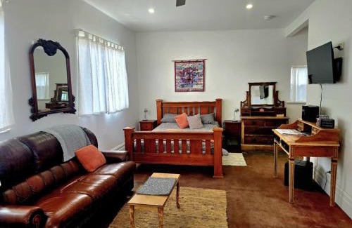Farrell Flat Apartment | Contemporary Studio Accommodation