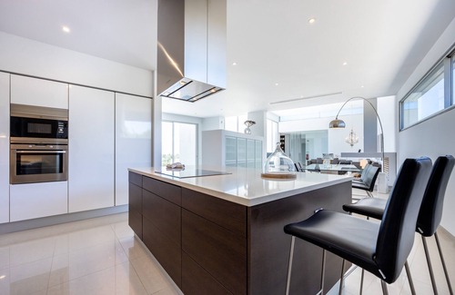 Santo Estevao Villa | Modern Tavira Villa with Spa & Child-Friendly Amenities