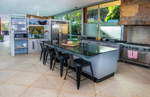 Manuel Antonio House | Tranquil Tropical Mansion with Infinity Pool & Private Gym